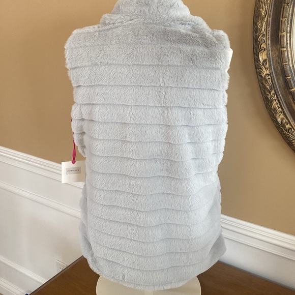 KATYDID FUZZY VEST - Picture 2 of 11